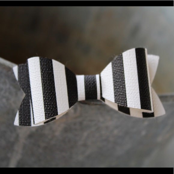 Black & White Stripe Hair Bow - Picture 1 of 1